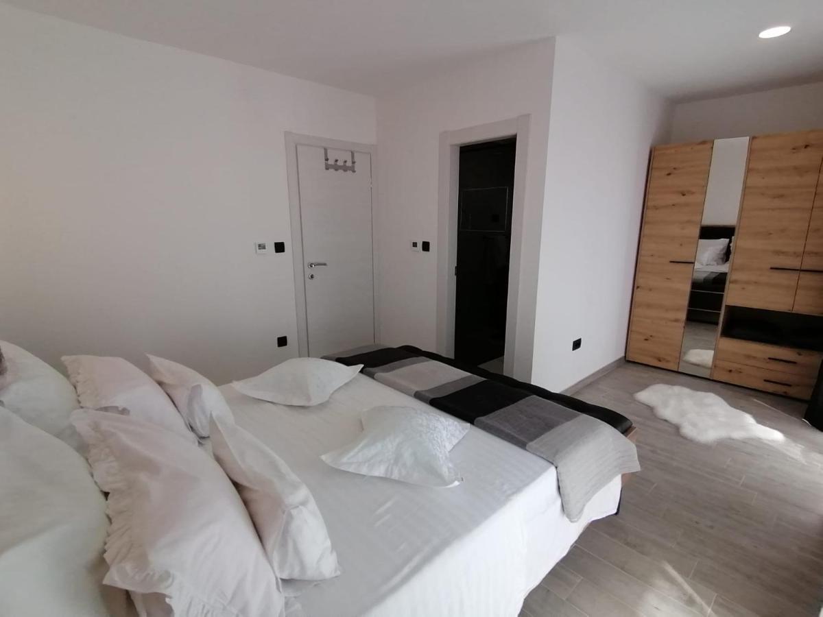 Apartman Max !!!! Omiš Exterior foto